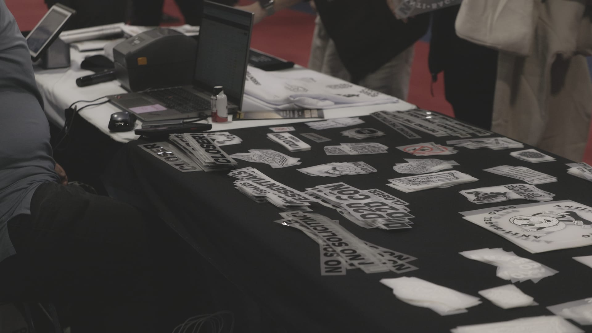 How to Create a Memorable On-Site Printing Event with Branded Merchandise
